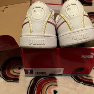 Gym shoes